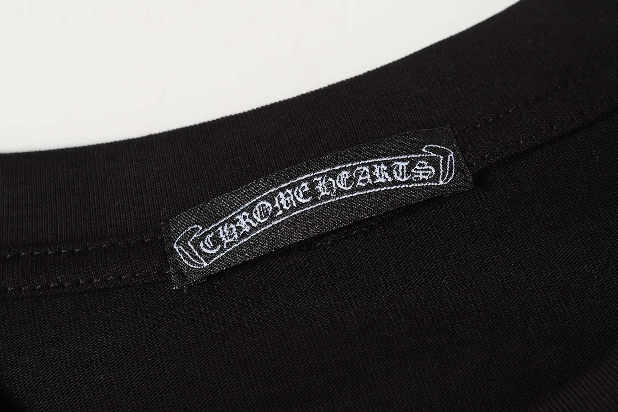 P170 Model 2210 280g heavy double yarn -Chrome Hearts/Chrome Heart Cross✝️Skin embroidered short-sleeved T-shirt -High weight, high density and high quality. The wool is soft, delicate and skin-friendly. It feels soft and silky. It has excellent warmth and skin-friendly properties. -Customized weaving and dyeing, no color difference. No matter the fabric or workmanship details, it beats the ordinary version on the market. -Colour: black white -Size: S M L XL